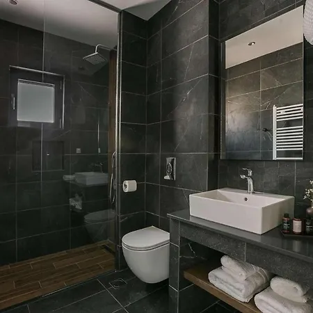 12 Suites Luxury Living