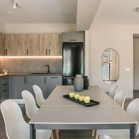 12 Suites Luxury Living Apartmán *
